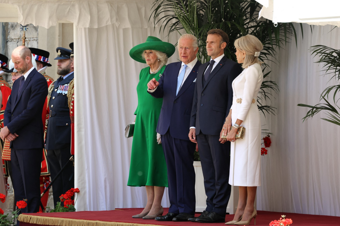 Regina Camilla și Brigitte Macron s-au sărutat, ignorând protocolul regal: Emmanuel Macron e primul lider UE care vizitează Marea Britanie, după Brexit
