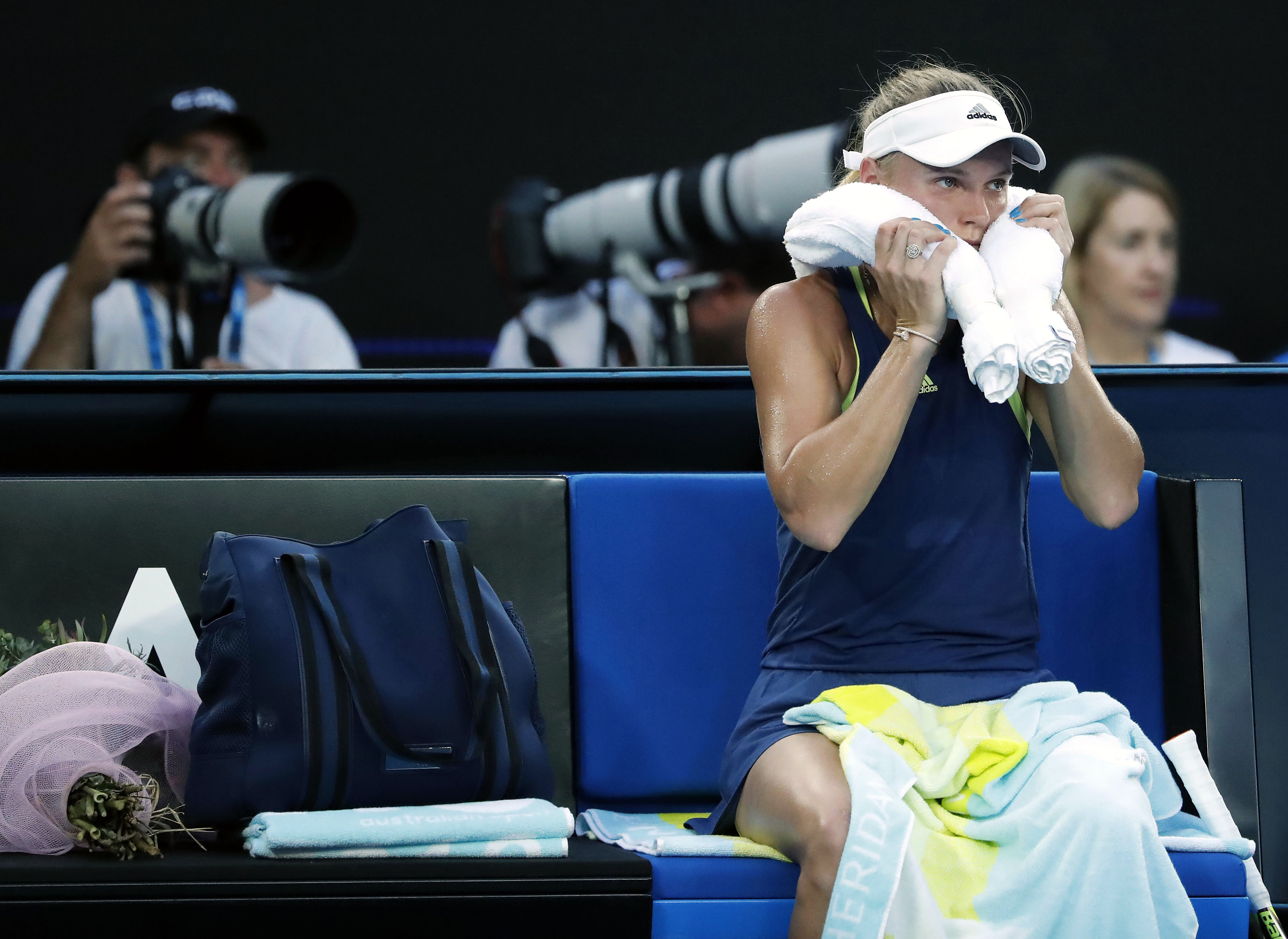 Imaginile finalei Halep - Wozniacki. Românii fac show pe Rod Laver Arena, din Melbourne. S-au speriat când a acuzat probleme fizice: ”Simo de oțel”” / FOTO