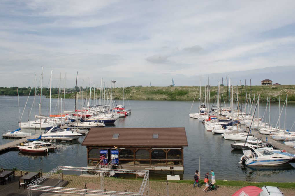 REPORTAJ: Yachting-ul devine o pasiune accesibilă oricui la Marina Limanu: "Îi desprindem de mal și plecăm cu ei la vânare de vânt, cu aripi de vele"