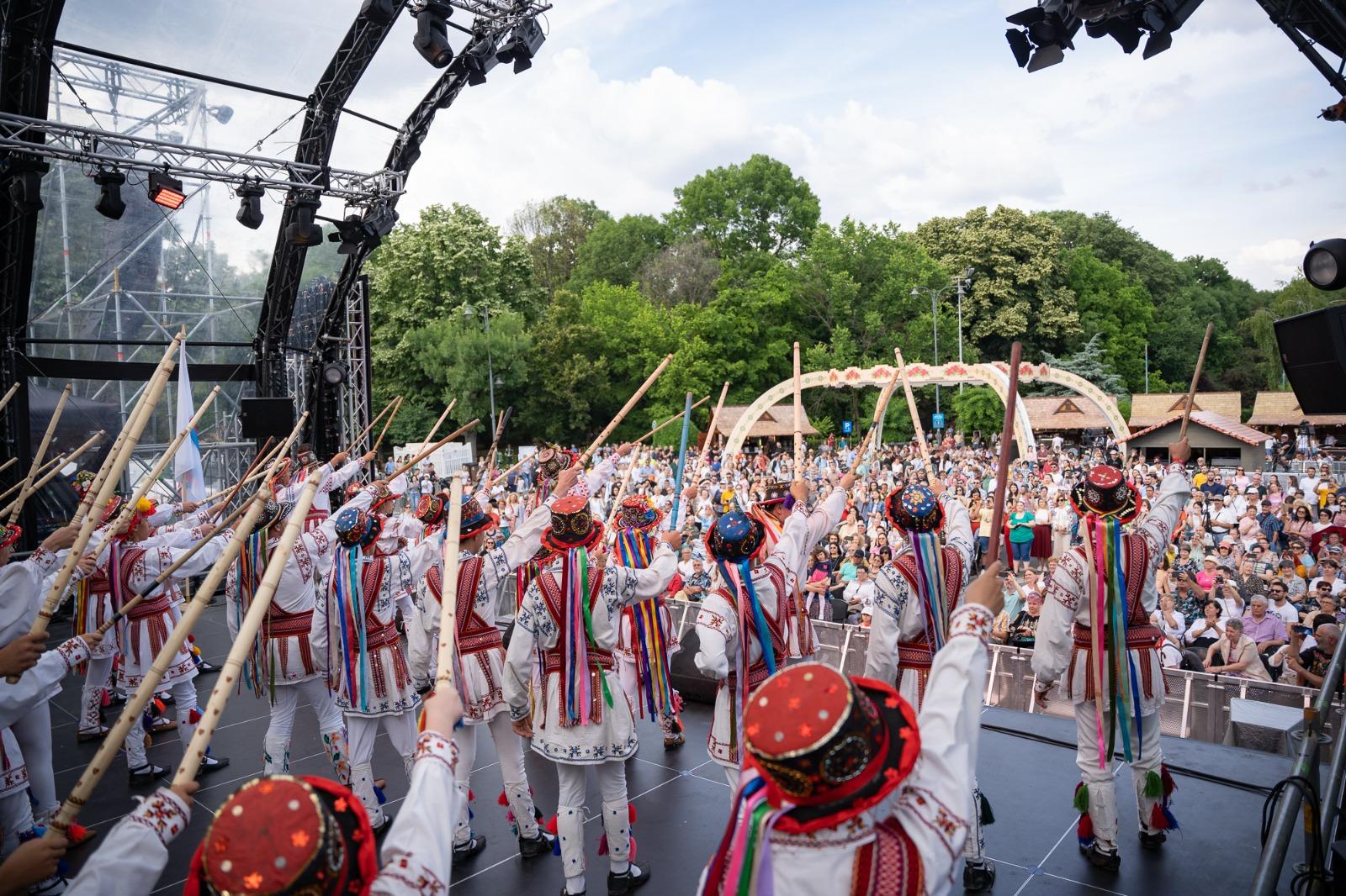 Începe Festivalul Internațional de Folclor „Muzici și Tradiții în București”. Programul complet al unui weekend plin de evenimente