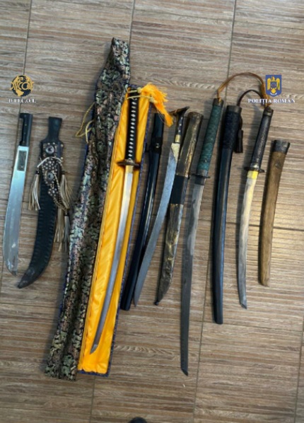 Percheziții în Mureș la traficanți de droguri, unde au fost găsite mai multe arme și sume mari de bani. 7 persoane, reținute