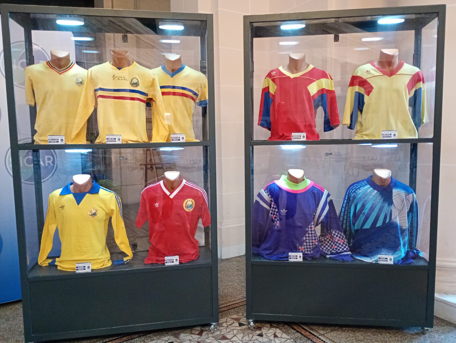 Raiul tricourilor cu autograf, de la Cristiano și Messi, la Ronaldo, Maradona sau Pele: „Expoziție cu piese-unicat, la Ploiești”