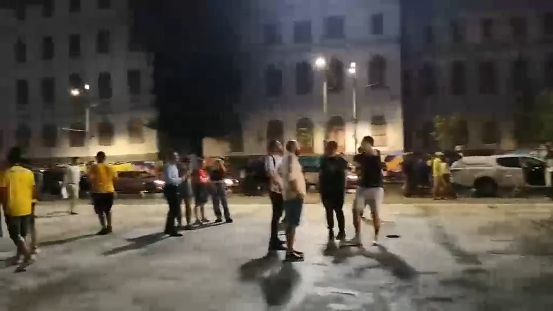 Incidente în Piața Universității, după România-Olanda 0-3. Jandarmii au reținut 3 persoane