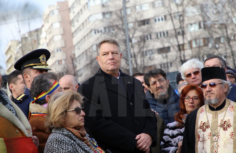 Preşedintele Iohannis a participat la ceremonia dedicată victimelor Revoluţiei, în Piaţa Universităţii / FOTO&VIDEO
