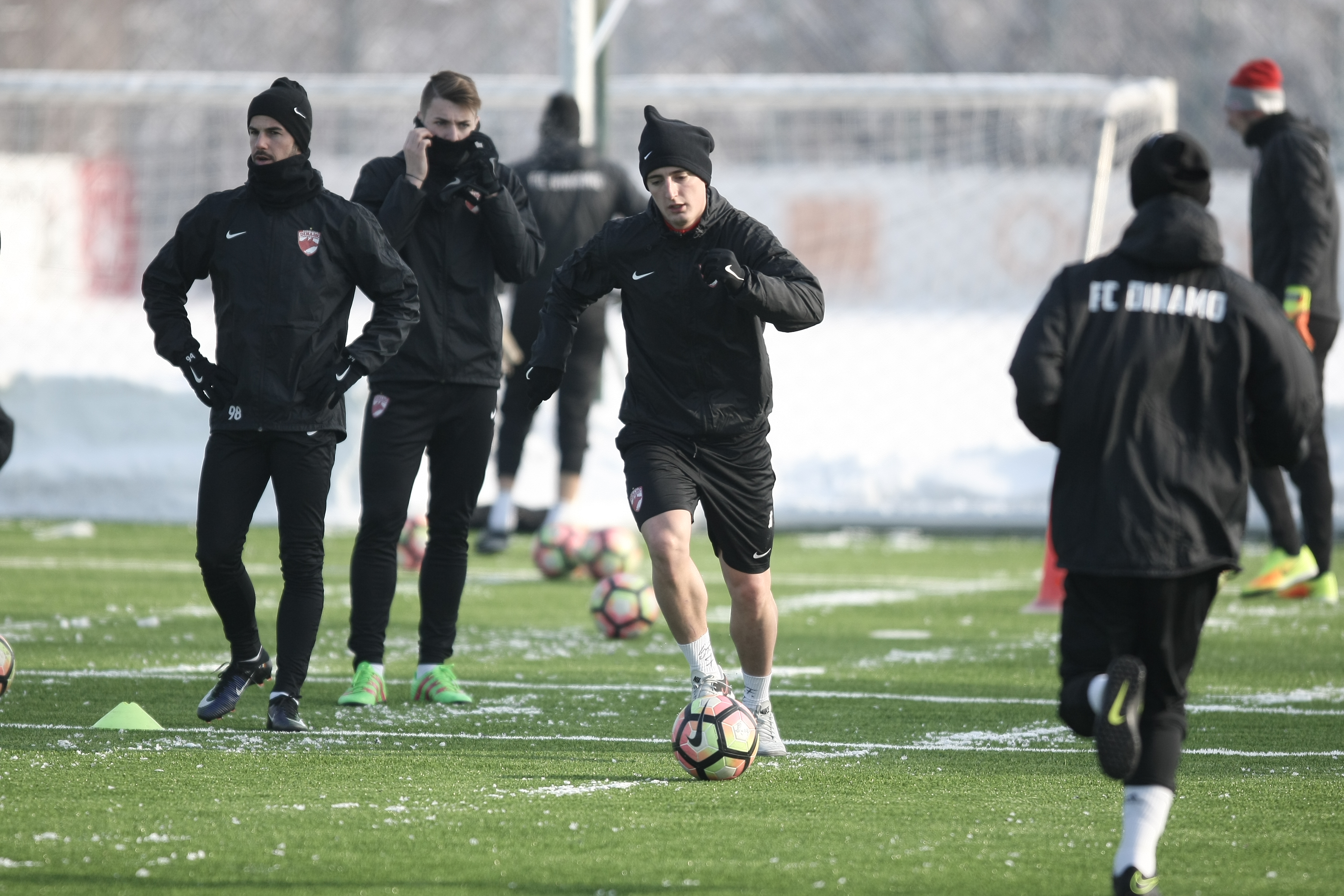 Ioan Andone a condus un antrenament la -14 grade Celsius. Portarul Cobrea s-a transferat la FC Botoșani | GALERIE FOTO & VIDEO