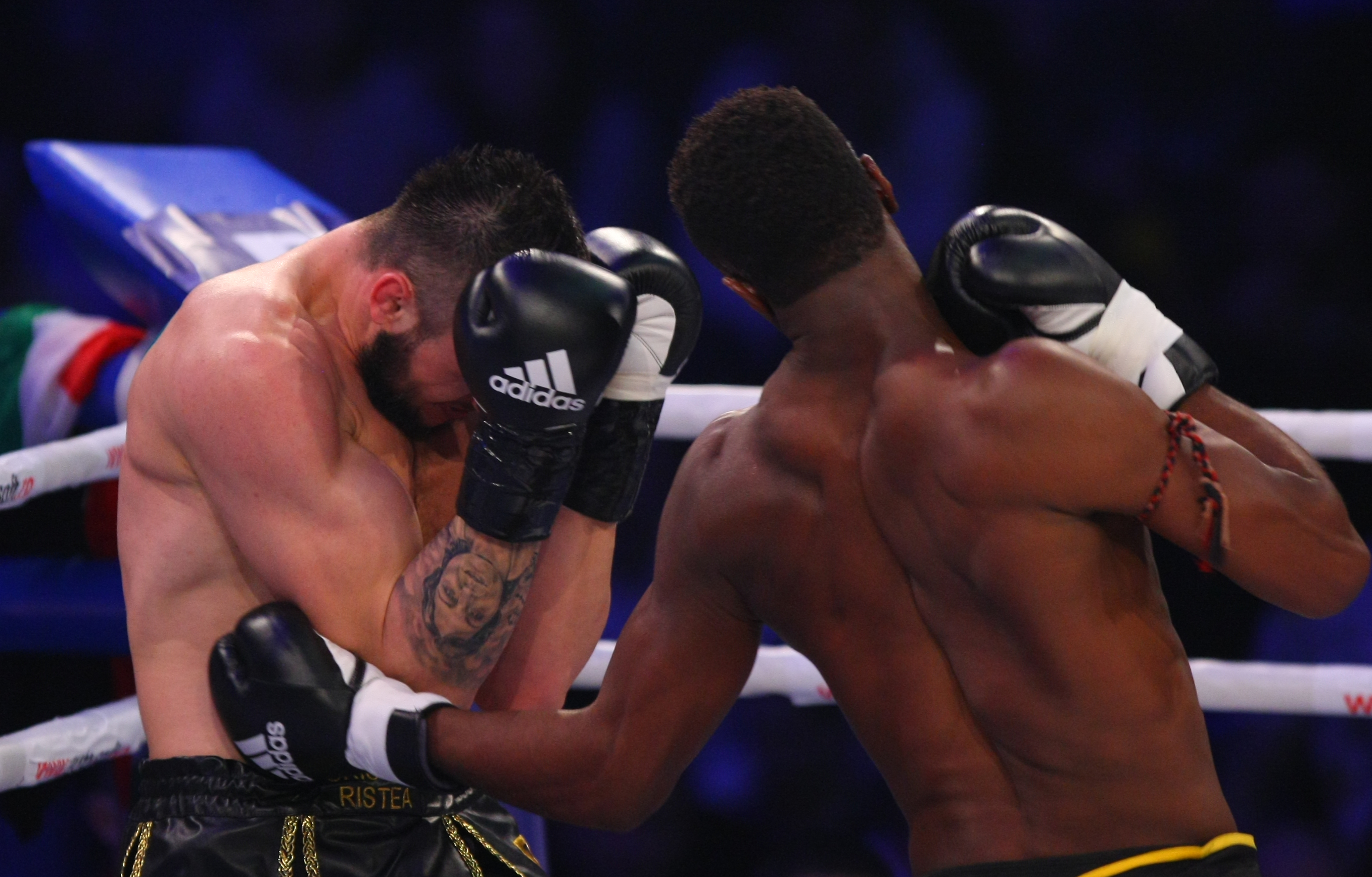 Meciul în urma căruia Amansio Paraschiv a devenit campion mondial Superkombat New Heroes! VIDEO& FOTO