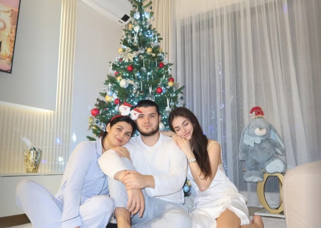 Andreea Bostănică, un Crăciun de lux. Globurile din brad costă cât o mașină second-hand