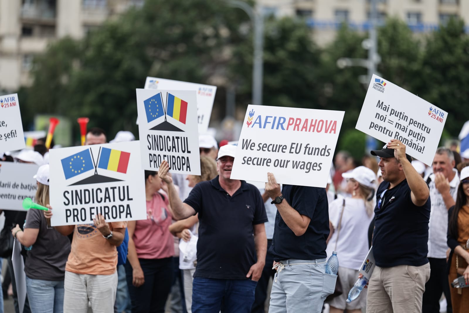 2.000 de angajați din APIA, AFIR și MIPE veniți din toată țara protestează în Piața Victoriei: „Spor tăiat, respect furat”