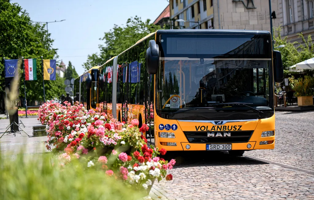 Bombariadó Szolnokon: lezárták az autóbusz-állomást!