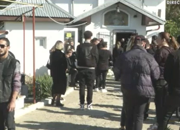 Nosfe a fost înmormântat. Ce gest a făcut Mădălina Crețan, soția artistului, la slujba de la biserică