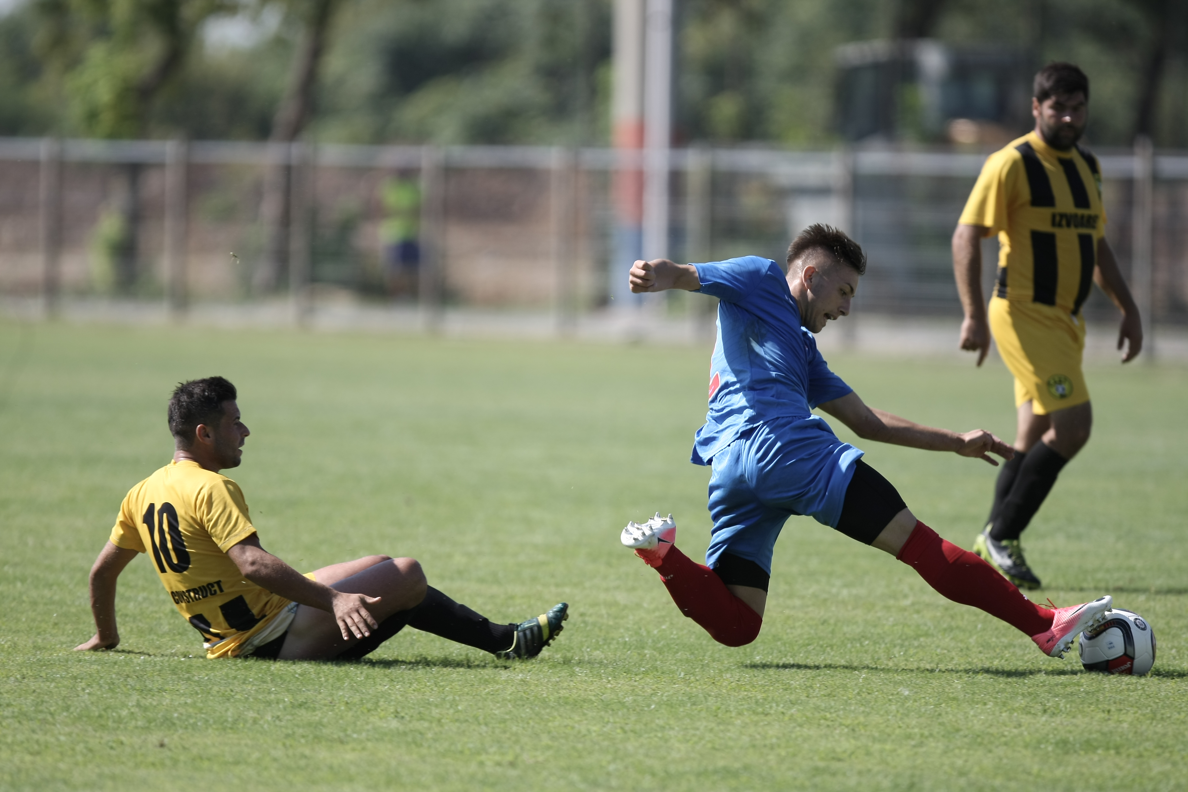CSA Steaua a jucat sâmbătă un amical cu Unirea Izvoarele. Peste 800 de oameni, la meci. Scor de ”maidan” / FOTO