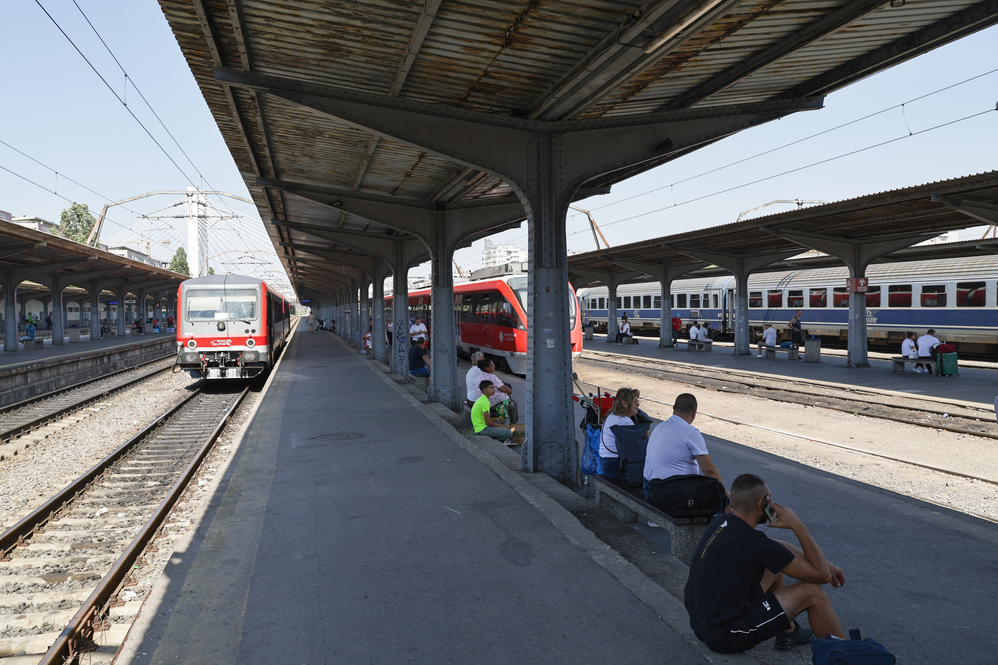 Icoane, merdenele și chiloți. Între istorie și mizerie: ce s-a ales de una dintre cele mai importante clădiri din București