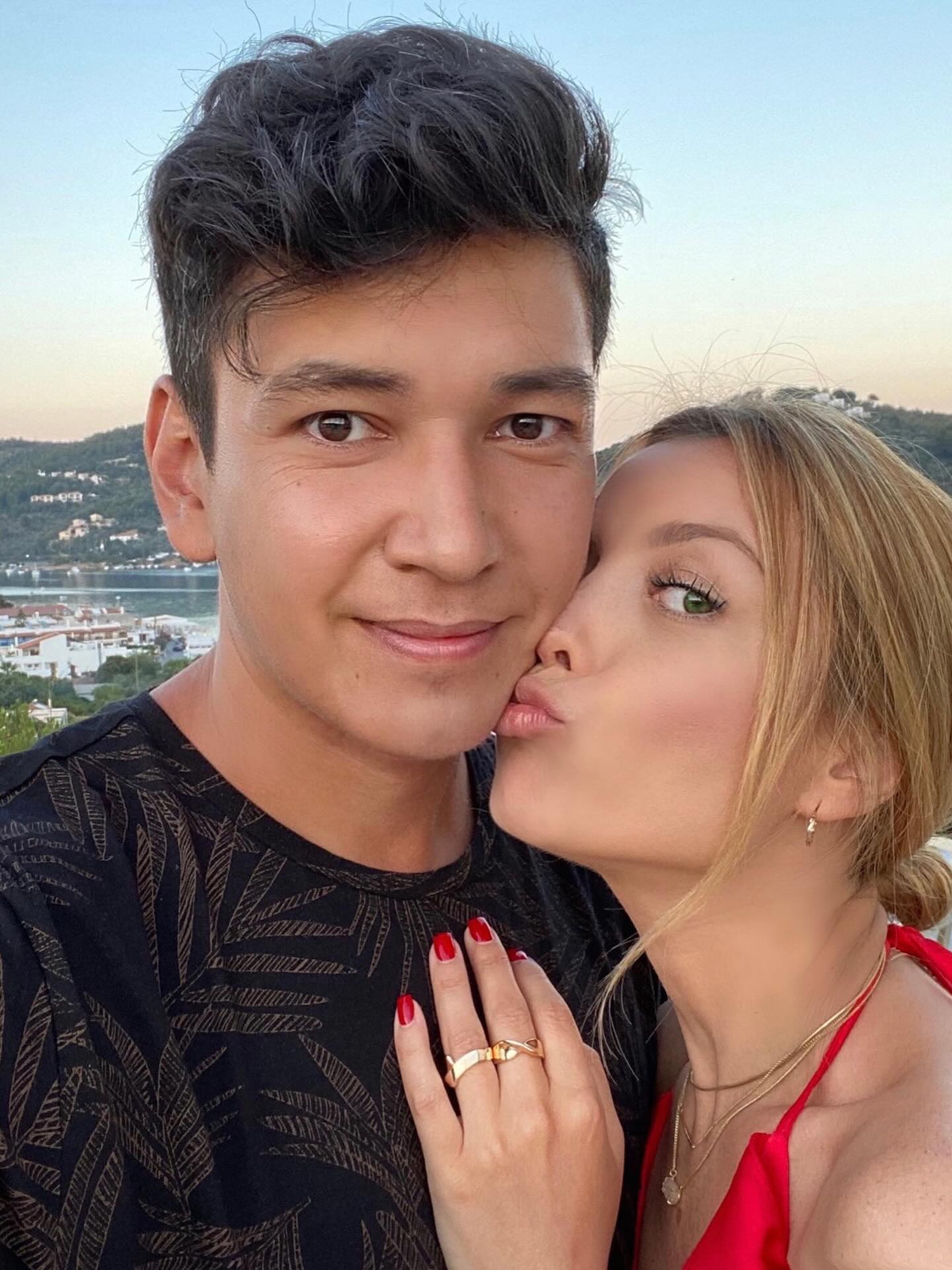 Elena Gheorghe i-a dedicat o melodie soțului ei. Cum sună piesa și cine e cuplul celebru care apare în videoclip