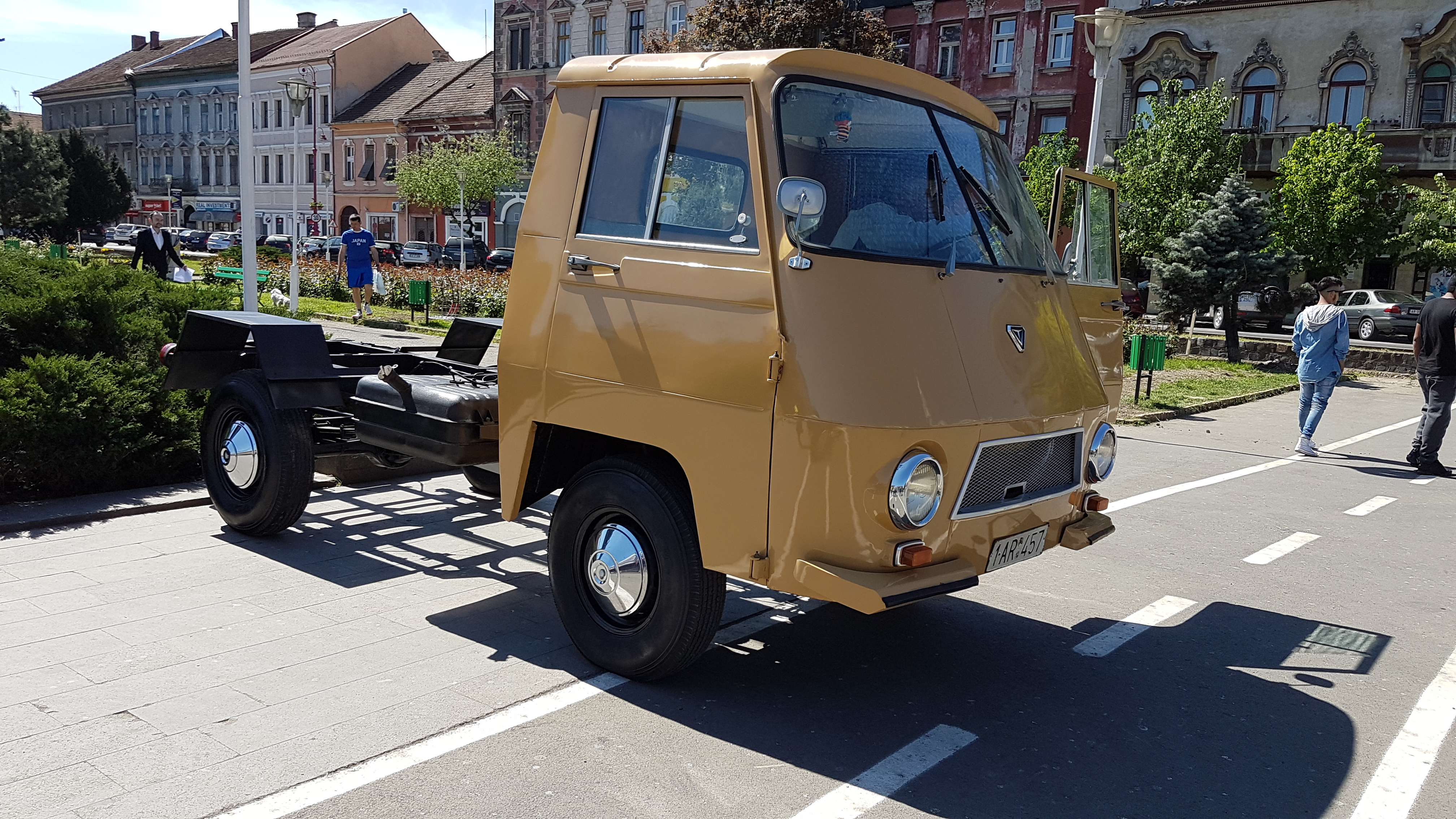 "Retro Parada Primăverii" organizată în zeci de oraşe din ţară! GALERIE FOTO