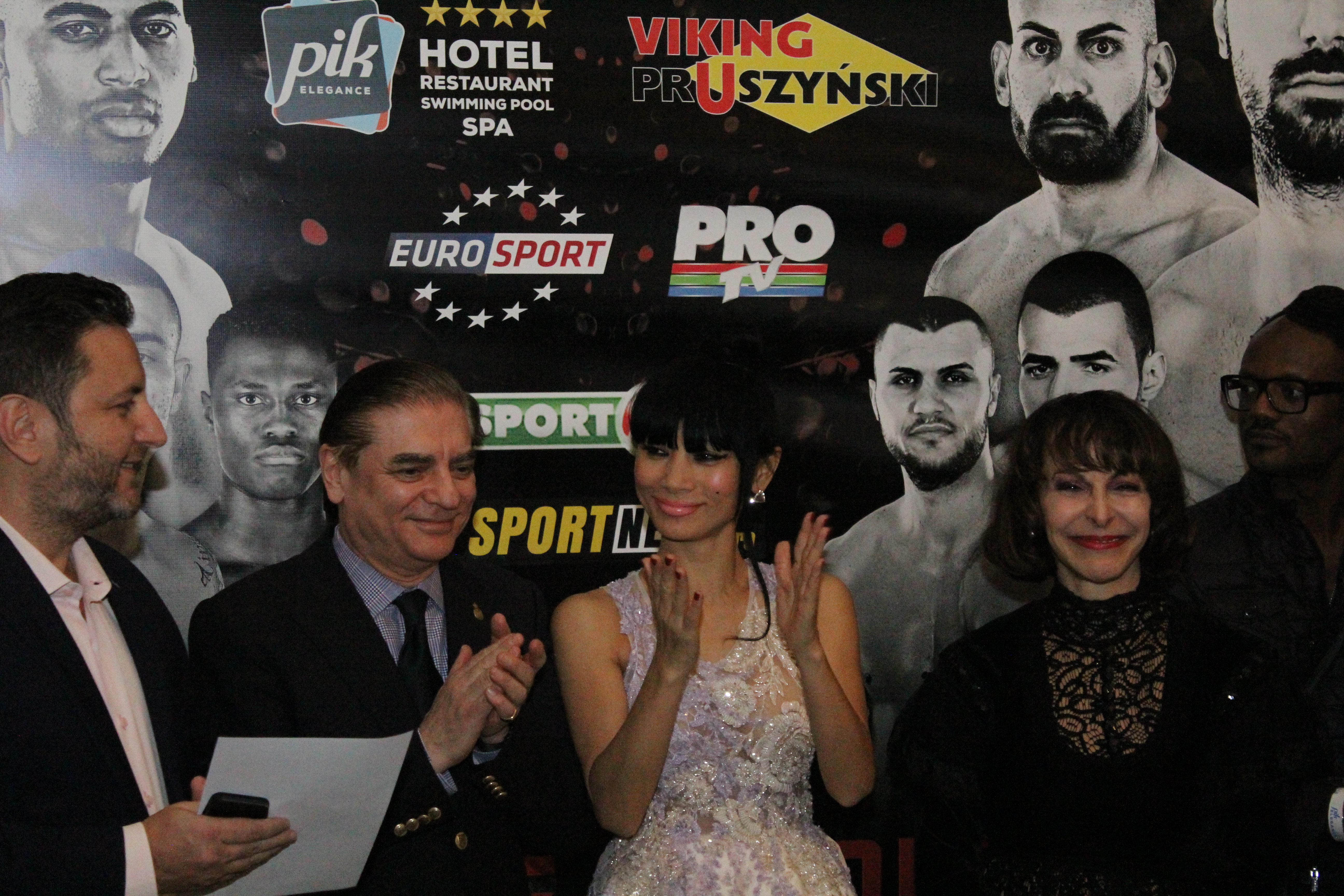 Luptătorii de la Superkombat Ploiești s-au confruntat pentru prima dată la cântarul oficial / GALERIE FOTO