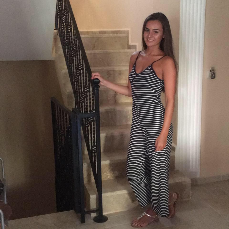 FOTO | O studentă s-a spânzurat după ce a plecat dintr-un club în care petrecuse alături de prieteni