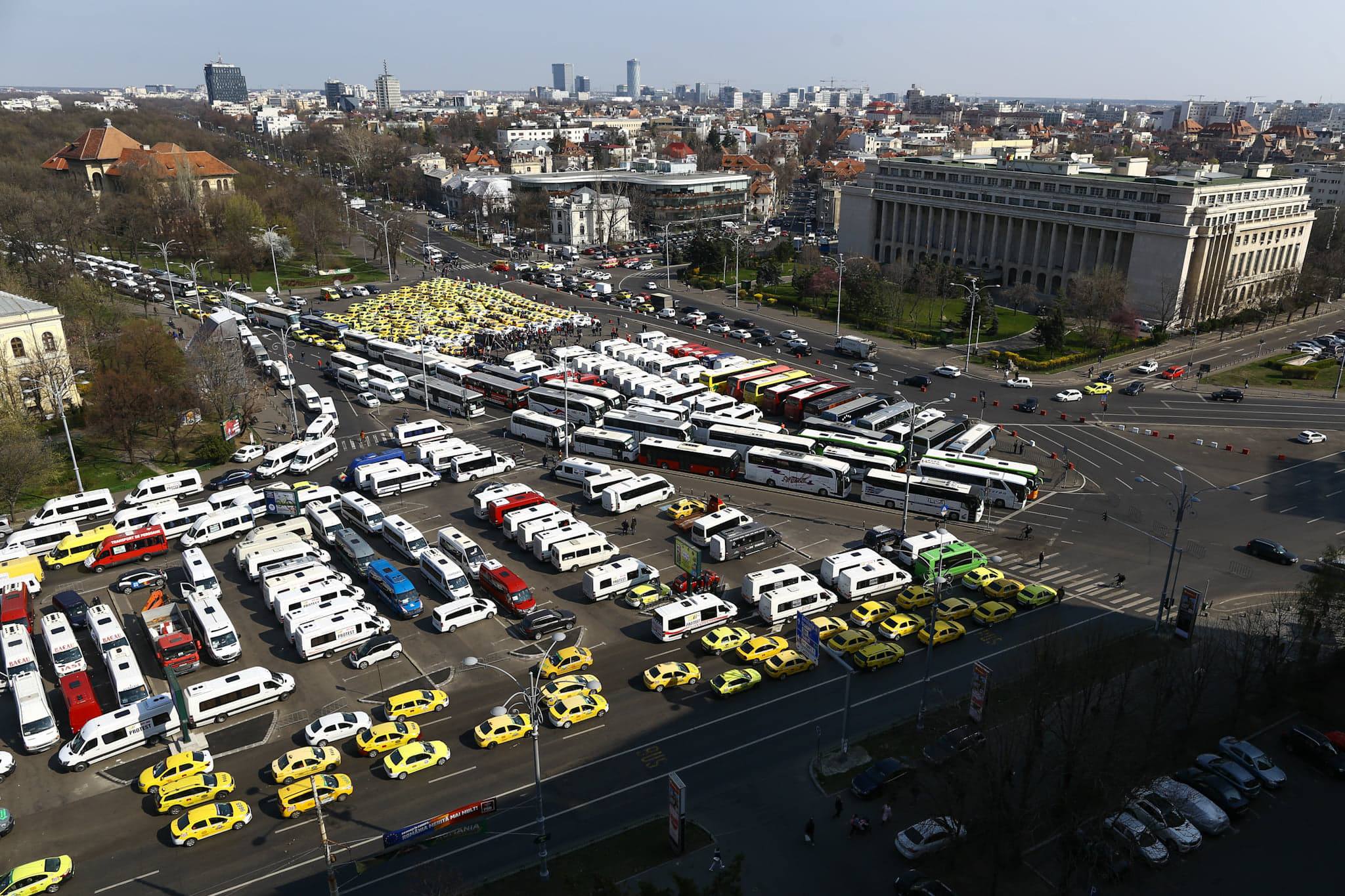 UPDATE / Transportatorii s-au înțeles cu Guvernul. Protestul din Piața Victoriei s-a încheiat cu trei ore mai devreme