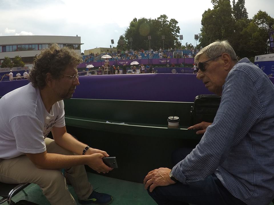 FOTO EXCLUSIV/ Mitică Popescu, apariție rară în public. Surprins pe o arenă sportivă, unde a depănat amintiri despre Cristian Țopescu