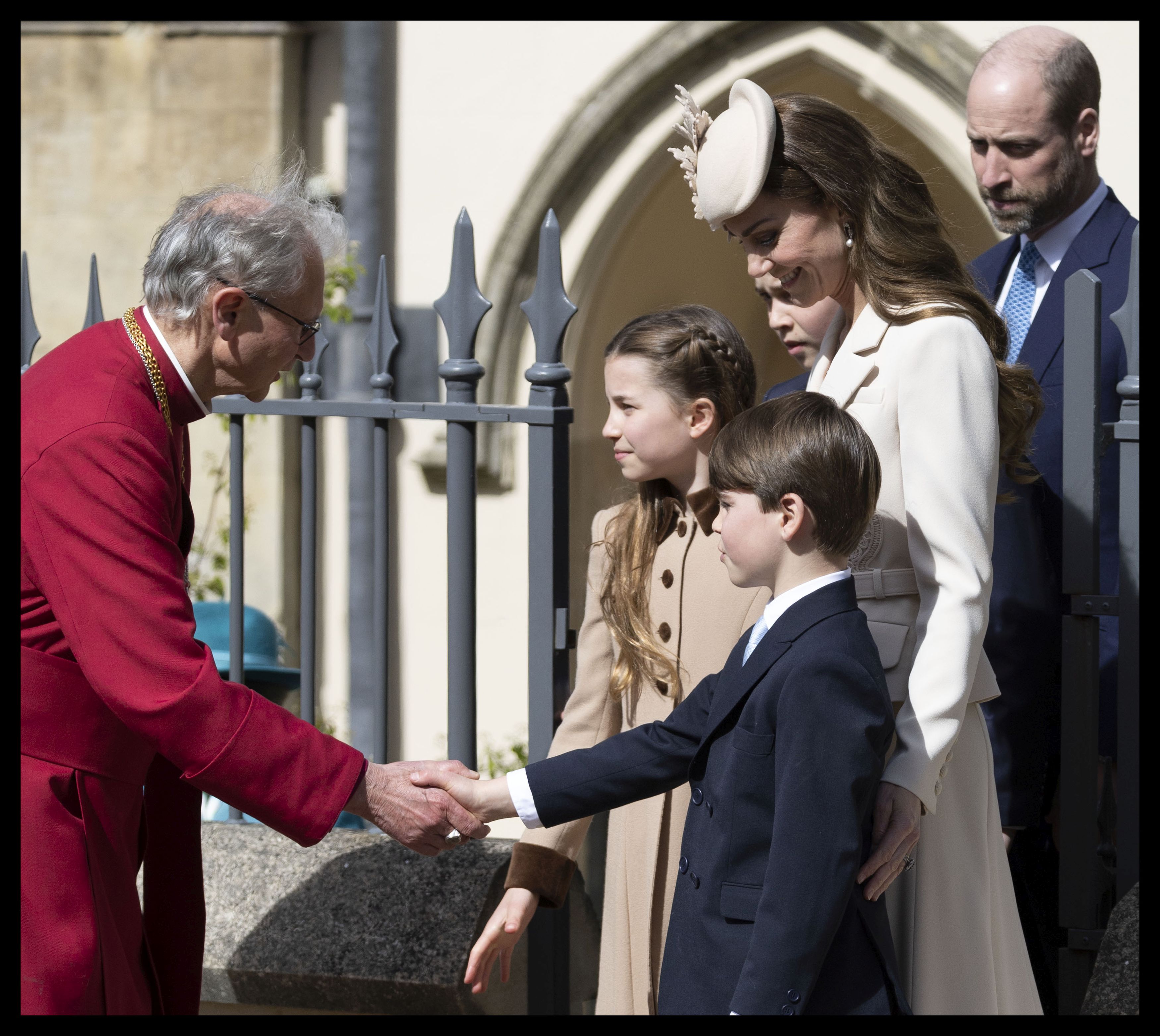 Imagini cu Kate Middleton și prințul William alături de cei trei copii la slujba de Paște. Ce ținută a purtat prințesa de Wales