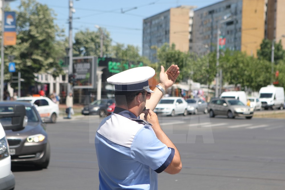 Cum intervin polițiștii în cazul unui accident rutier. Simularea, desfășurată într-o intersecție din București / VIDEO&FOTO