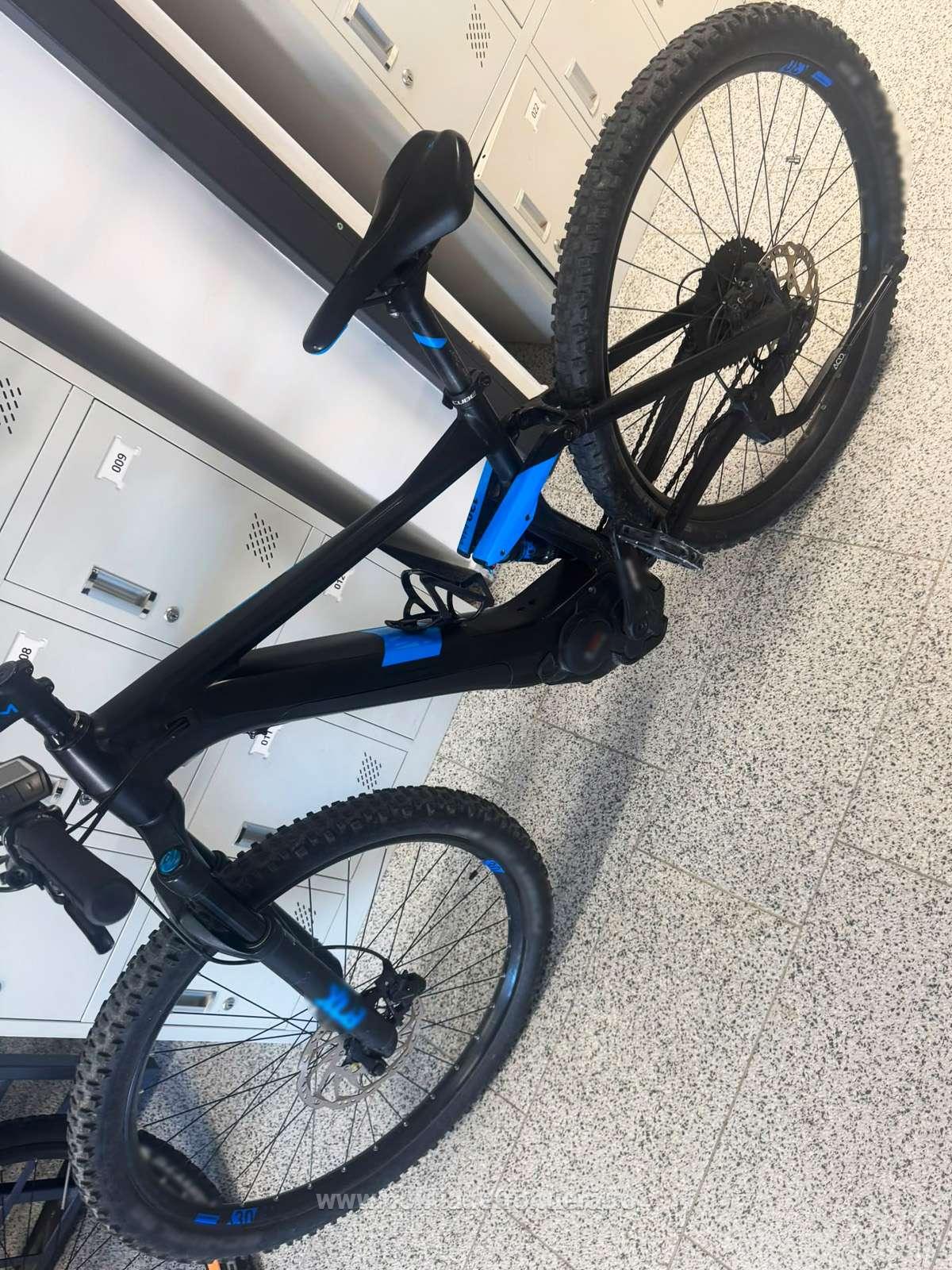 Un român transporta opt biciclete electrice în valoare de 20.000 de euro, căutate în Austria. Polițiștii i-au confiscat „marfa”