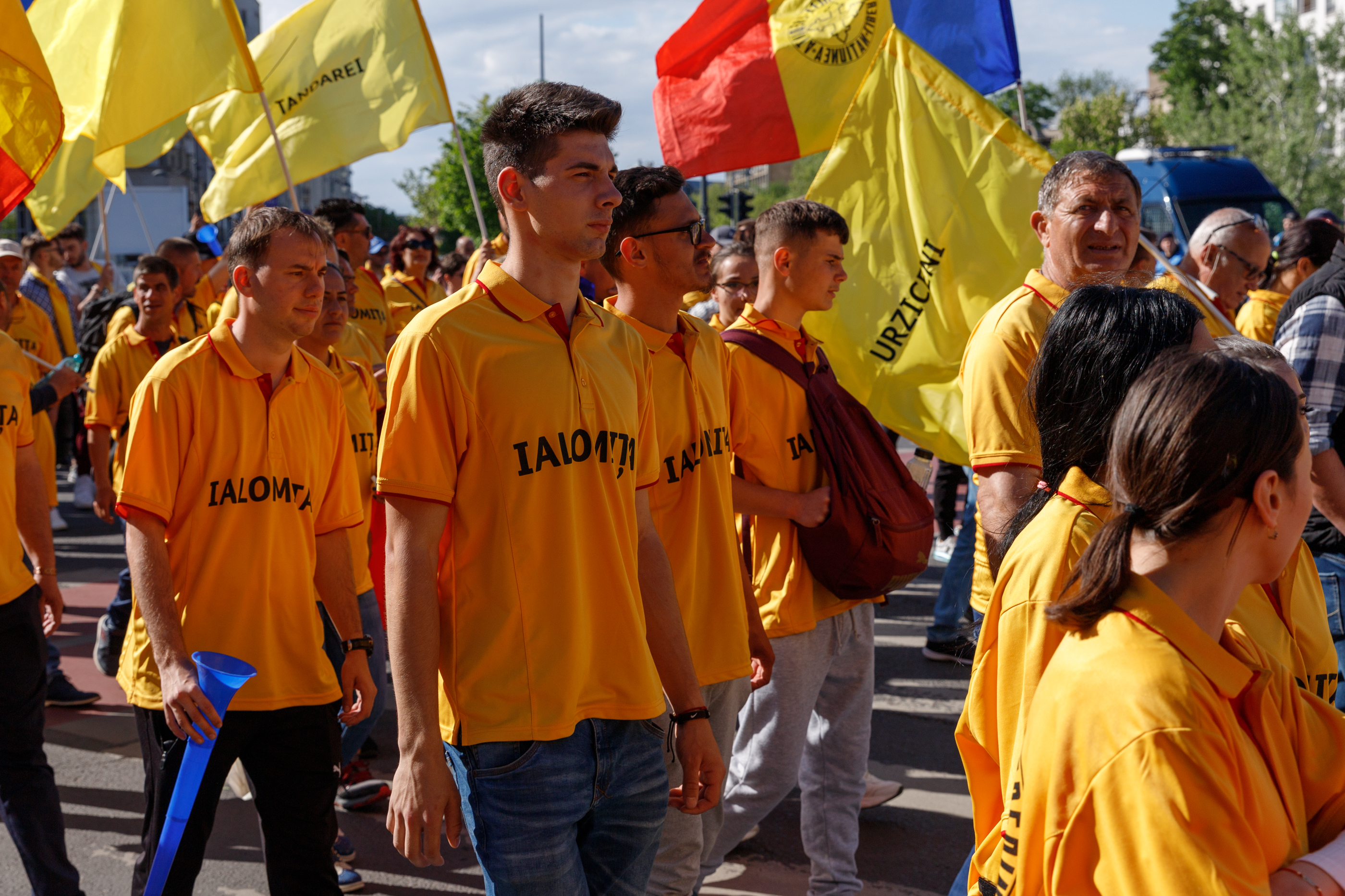 REPORTAJ. Am mers patru ore alături de protestatarii AUR. Ce i-a motivat să vină de la sute de km distanță la chemarea singurului lider de partid din România care e pomenit de susținători pe numele mic: „George”