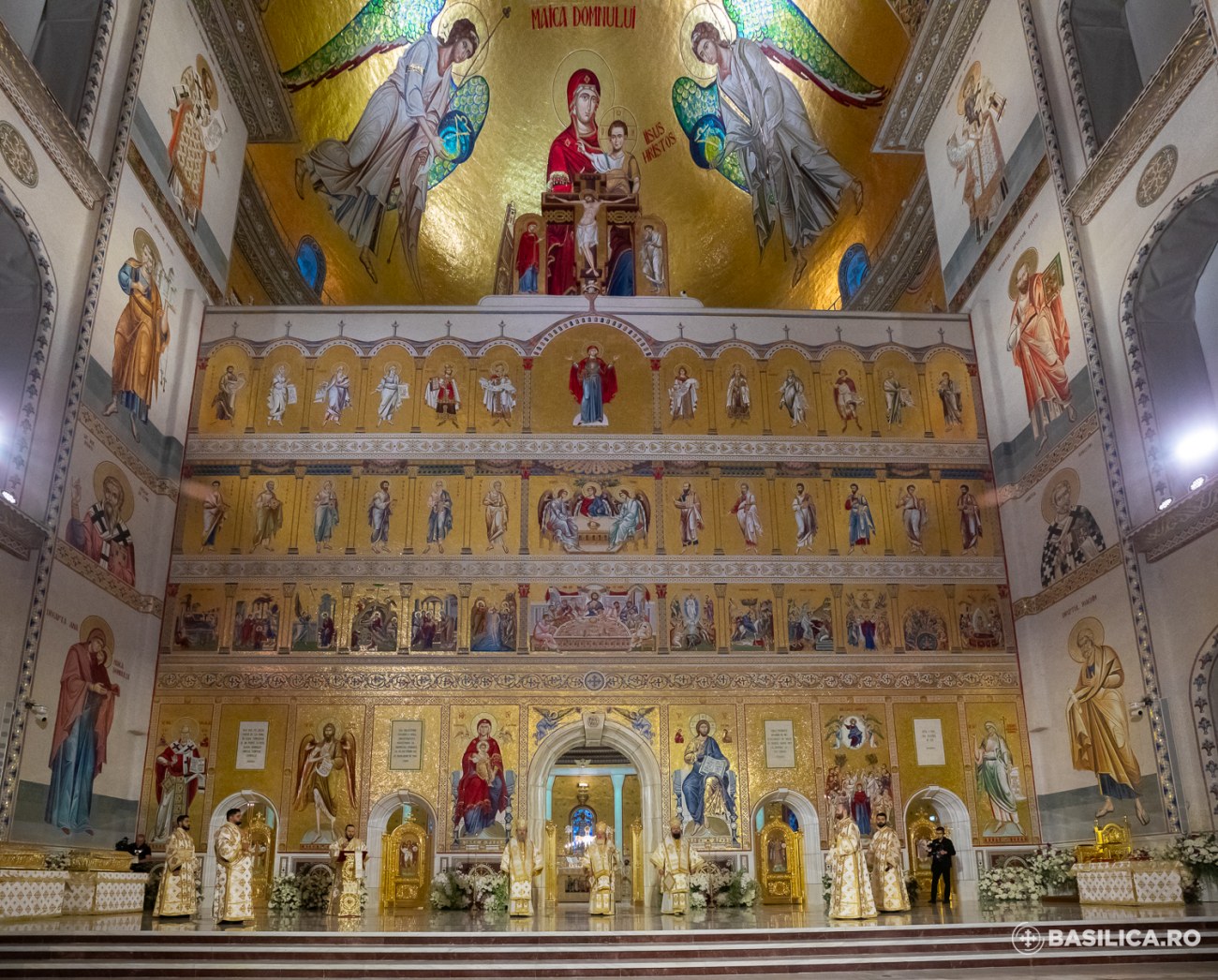 Cum arată Catedrala Mântuirii Neamului în interior. Imagini transmise de Biserica Ortodoxă, pentru că presa a fost interzisă