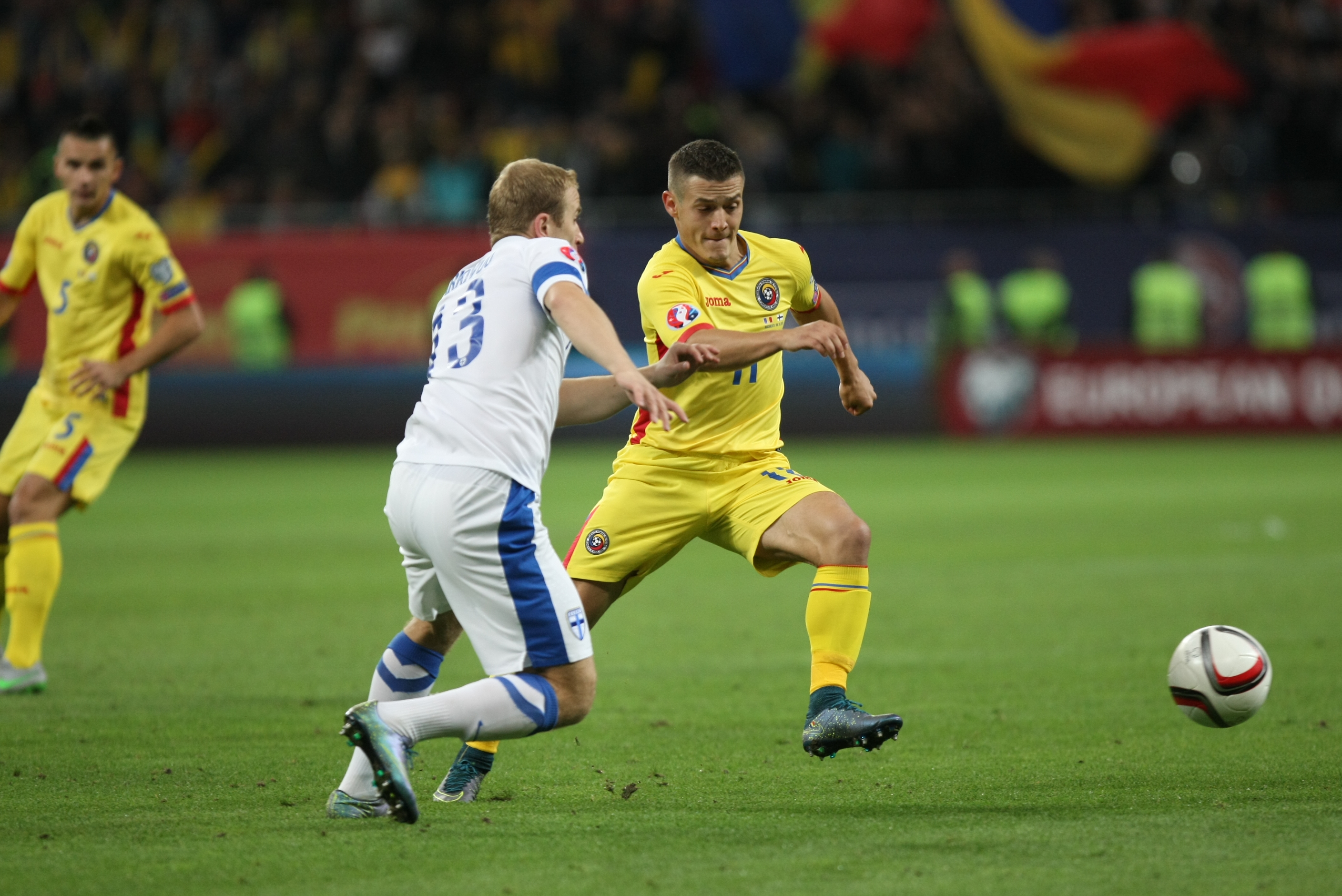PRELIMINARIILE EURO 2016 / România - Finlanda 1-1! Dramă tricoloră pe ”Arena Națională”! Pohjanpalo ne-a dat lovitura, Hoban a egalat în prelungiri! Oaspeții n-au primit un penalty! Am fost calificați 52 de minute la turneul final din Franța! Dacă batem în Feroe, suntem la EURO! Tricolorii au asaltat poarta lui Hradecky, dar n-a intrat! Meciul a semănat cu jocul din 1985, cu Irlanda de Nord! / LIVEBLOG&FOTO