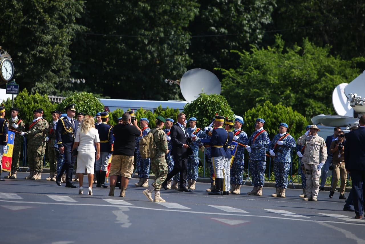 Ceremonie la Arcul de Triumf pentru militarii întorși din Afganistan. „O zi încărcată de emoție și recunoștință”