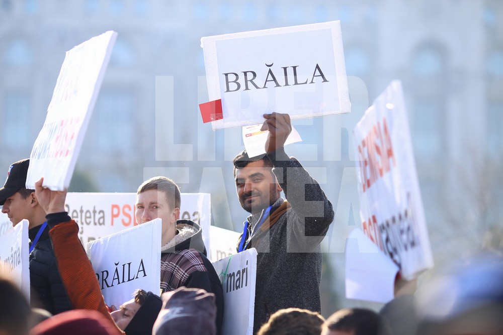 Protest la Parlament, împotriva măsurilor luate de Executiv / FOTO&VIDEO