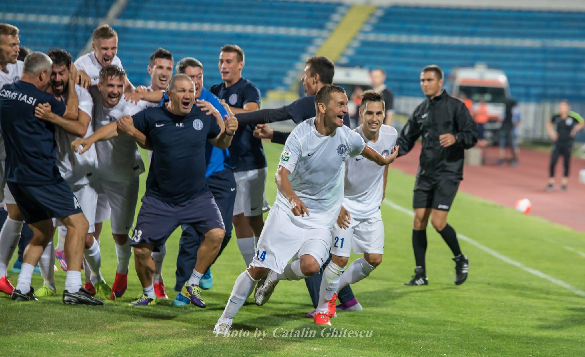 Florin Prunea, președintele liderului CSMS Iași, o liniștește pe Steaua! ^Moldovenii nu trag la titlu și se declară surprinși de poziția pe care o ocupă: ”Este o conjunctură că suntem pe primul loc!”