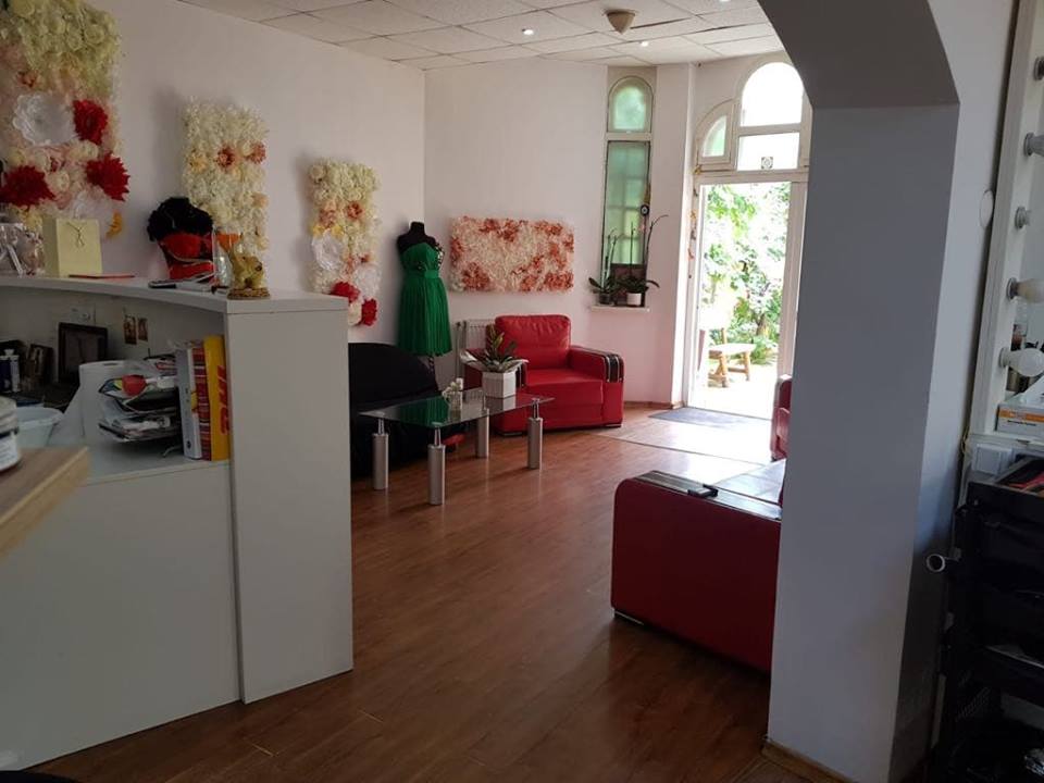 Adriana Bahmuțeanu are probleme cu banii? Ce se întâmplă cu salonul de înfrumusețare și atelierul de croitorie pe care le avea cu prietena ei | FOTO