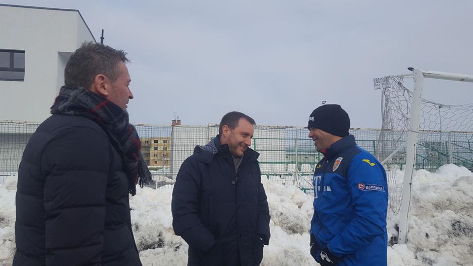 Fotbaliștii naționalei României au menajat gazonul de pe ”Ion Oblemenco”. Unii pe sintetic, alții la sală / GALERIE FOTO