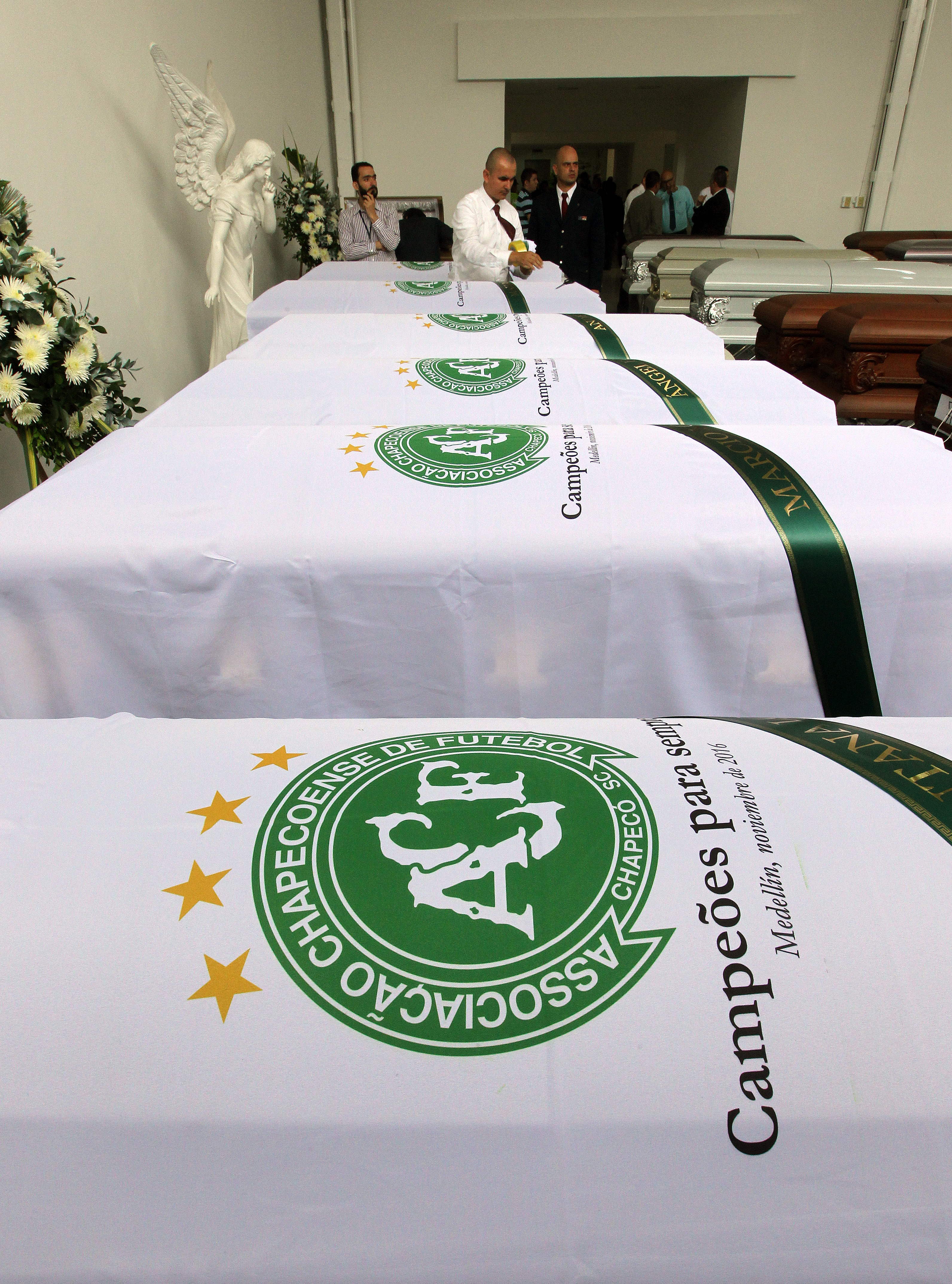 Avion prăbușit în Columbia. 150.000 de oameni i-au comemorat pe cei 71 de morți, printre care și aproape toți jucătorii de la Chapecoense | FOTO&VIDEO