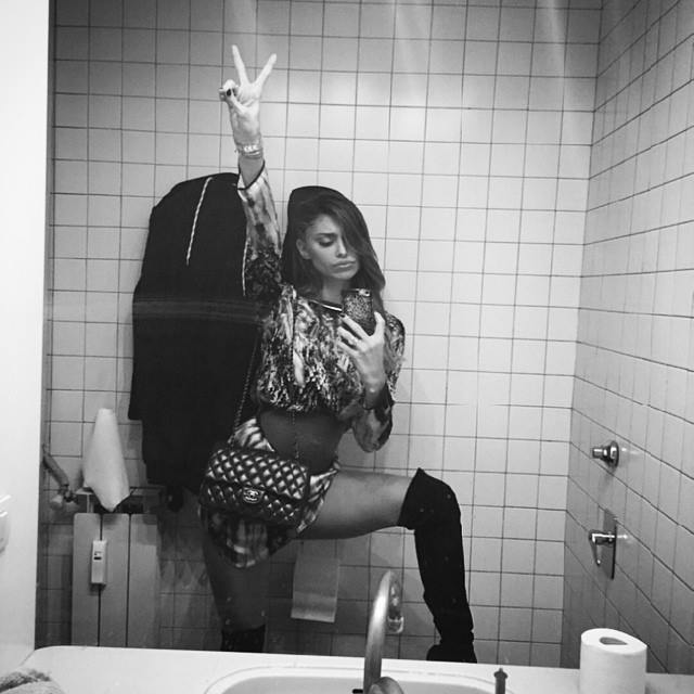 GALERIE FOTO & VIDEO / Chiar şi divele fac sport! Iată cum se menţine în formă Belen Rodriguez