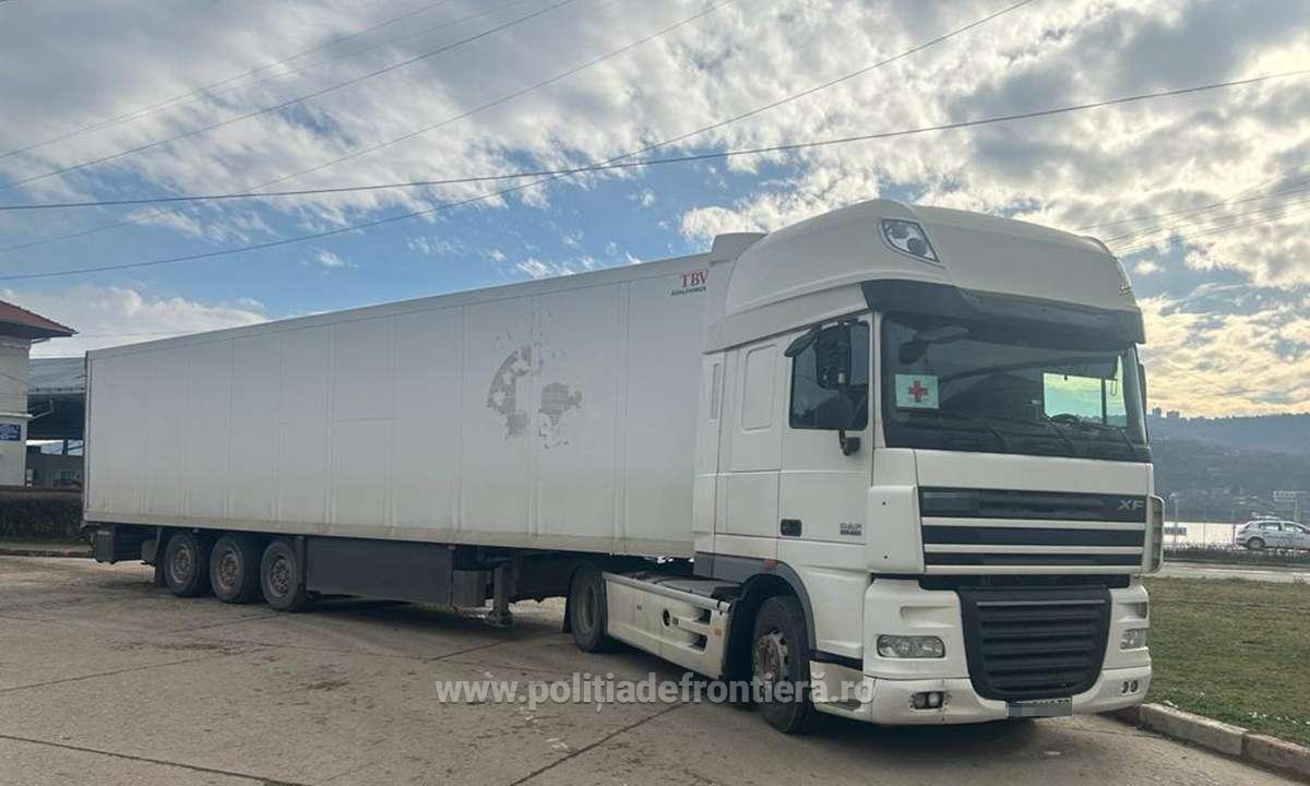 Ţigări de contrabandă de 1,5 milioane de euro, găsite în Vama Bechet, ascunse într-un camion care transporta produse de igienă