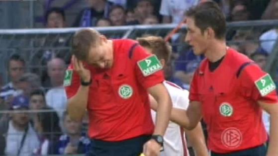 Cazul ”Bricheta” revine: un meci din Cupa Germaniei, abandonat, după ce un obiect aruncat din peluză l-a lovit în cap pe arbitru! ^Spre deosebire de steliști, RB Leipzig cere rejucarea partidei de la Osnabruck / VIDEO
