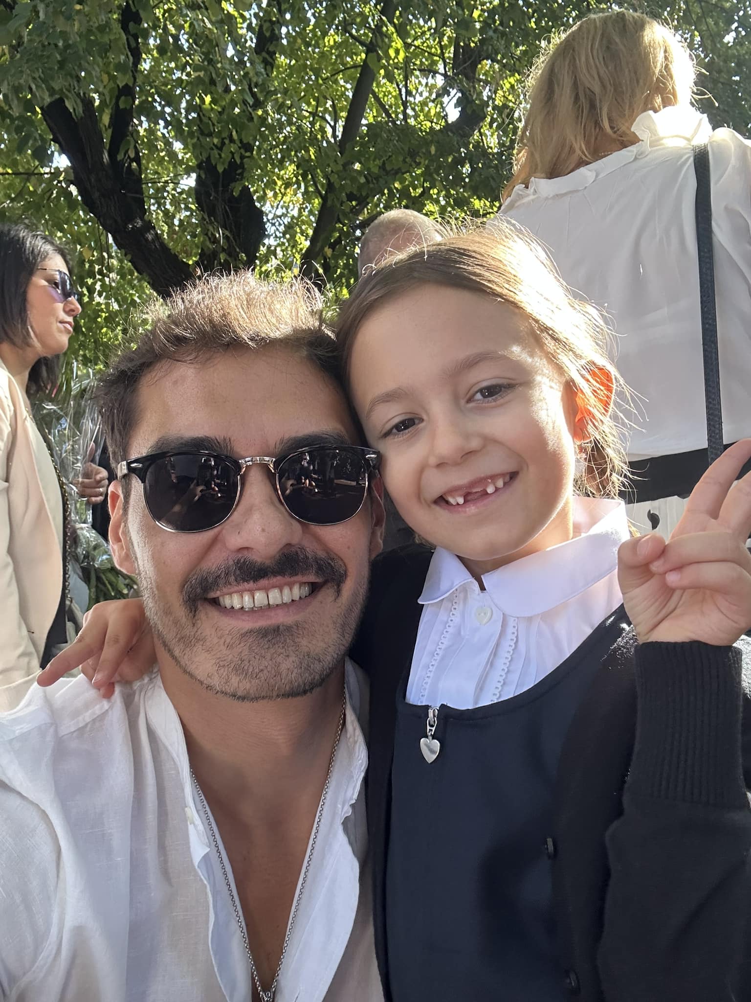 George Burcea, revedere emoționantă cu fetițele sale. Andreea Bălan l-a iertat și au din nou o relație civilizată: „Mami și tati se înțeleg”