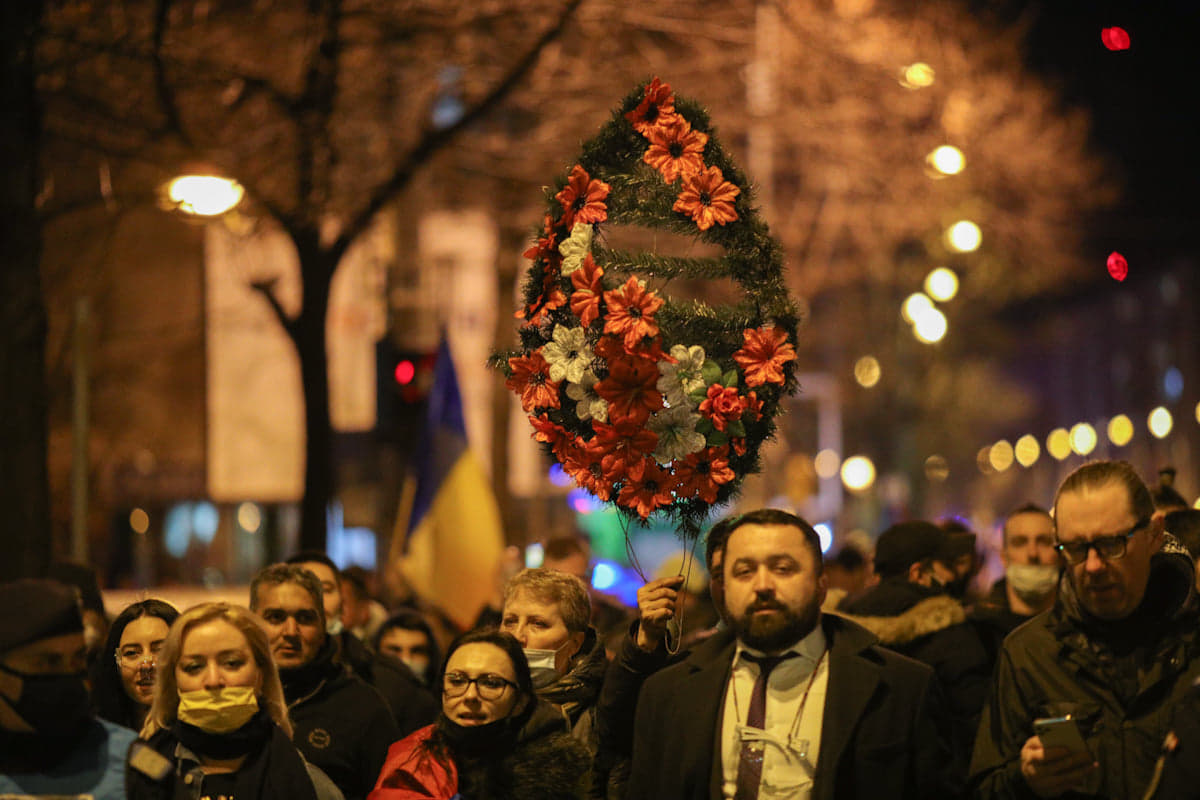 Protestul anti-restricții din Capitală, încheiat cu violențe și arestări. Manifestații și în alte orașe din țară