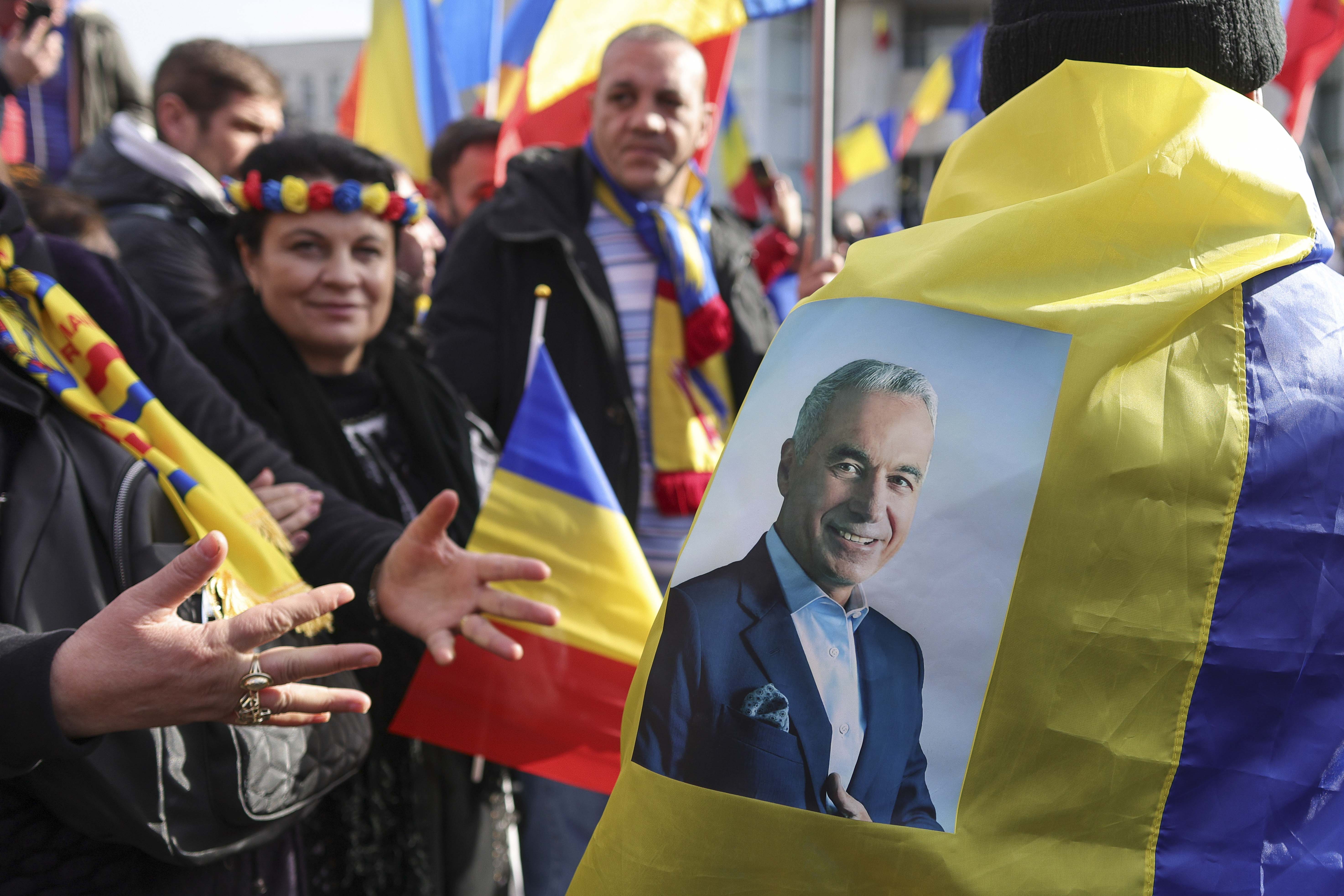 Călin Georgescu a fost înconjurat de mii de oameni la „Marea Horă a Unirii Neamului”: „Suntem legați pentru totdeauna ca frați și surori”