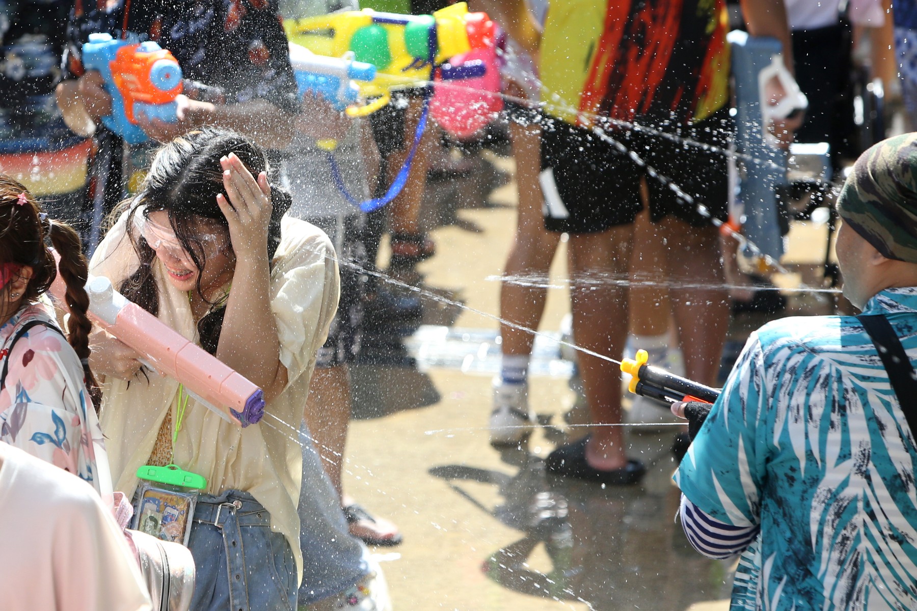 Imagini de la cea mai mare bătaie cu apă din lume, de Anul Nou thailandez. Ce semnifică Festivalul Songkran