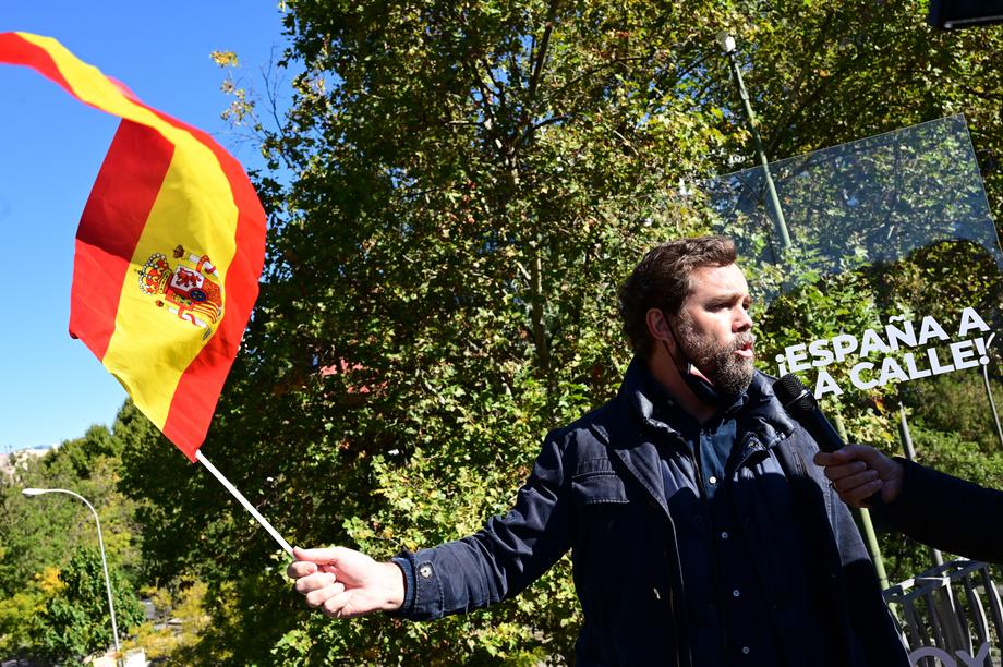 VIDEO | Protest din mașini la Madrid, față de restricțiile antiepidemice, chiar de Ziua Spaniei. Şoferii au blocat un bulevard principal