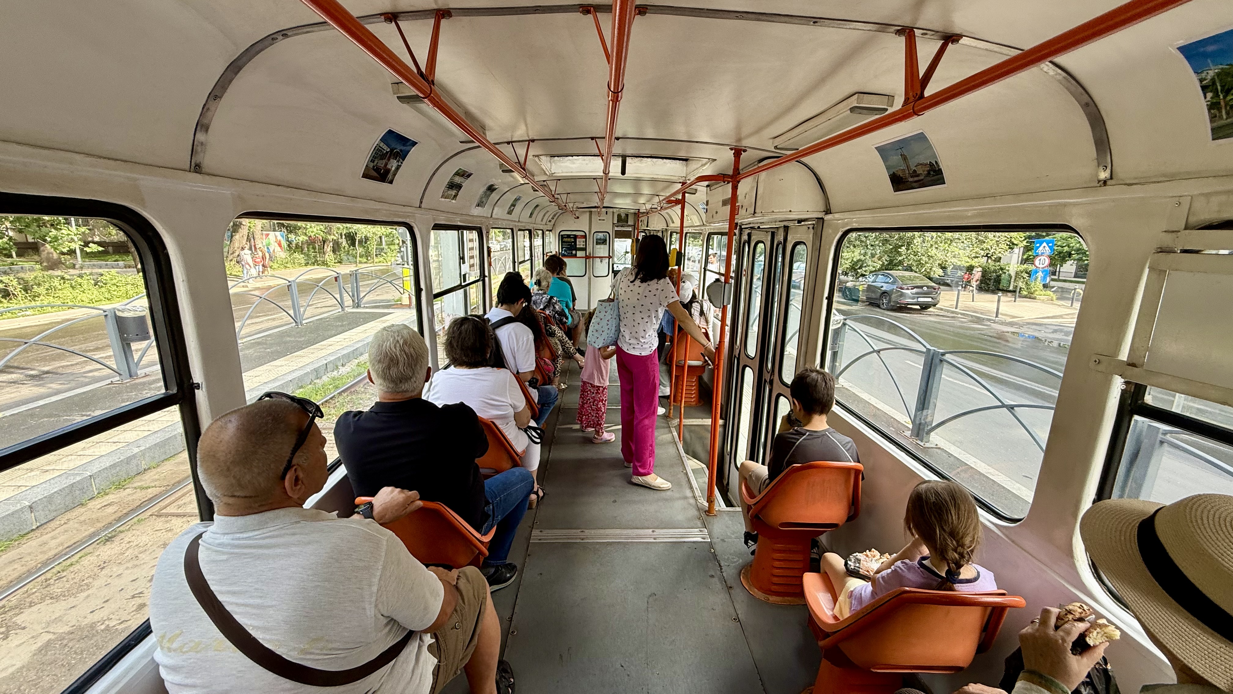 Am mers cu tramvaiul Tatra în drumul spre depou. După 53 de ani, garniturile își iau rămas-bun de la București