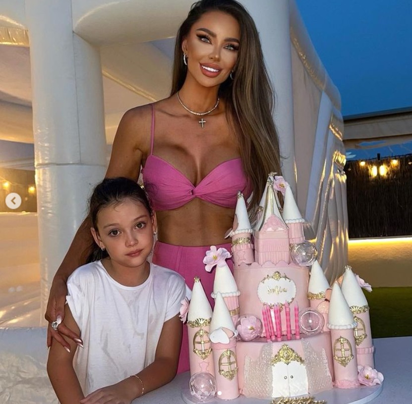 Bianca Drăgușanu a răbufnit după ce a fost criticată pe Instagram: „Ba că e ciufulită, ba că e urât îmbrăcată”. De la ce a pornit scandalul
