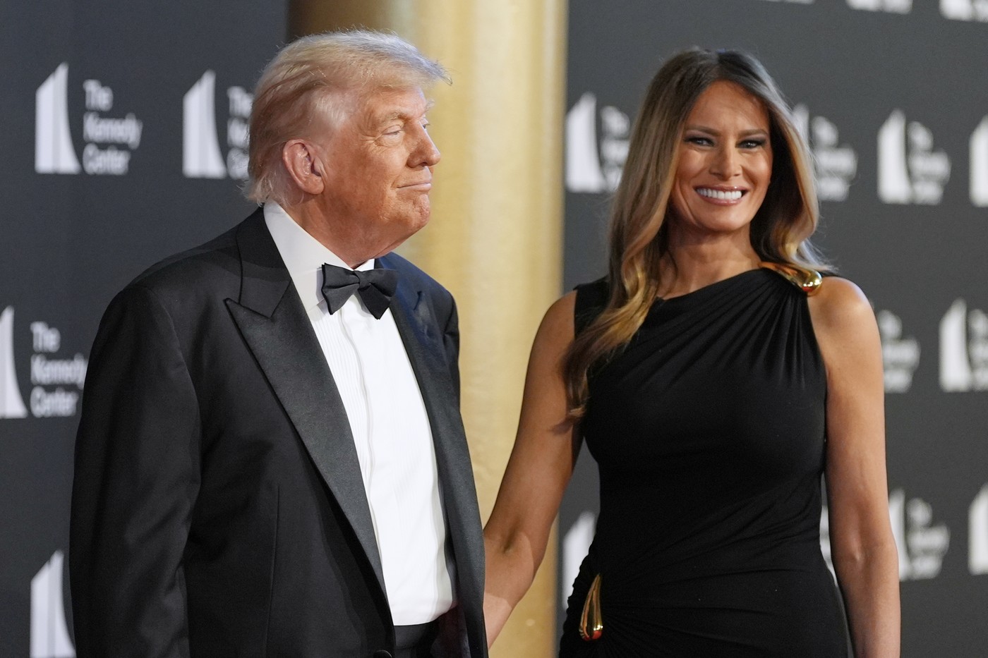 Apariția Melaniei Trump care i-a lăsat pe toți cu gura căscată. În timp ce Donald Trump a fost huiduit, prima-doamnă a strălucit