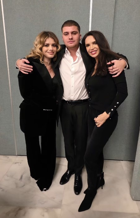 Cum a fost surprinsă Cristina Spătar alături de Ilie Năstase la Milano. Declarațiile făcute de artistă: „Sper ca Dumnezeu să ne ofere cel mai frumos an posibil”
