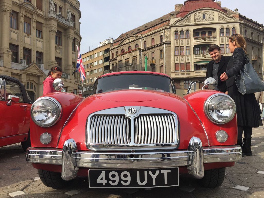 Mașina folosită de Robert Redford în filmul Havana, la Timișoara. E o replică, dar bijuteria a făcut furori printre iubitorii de mașini de epocă