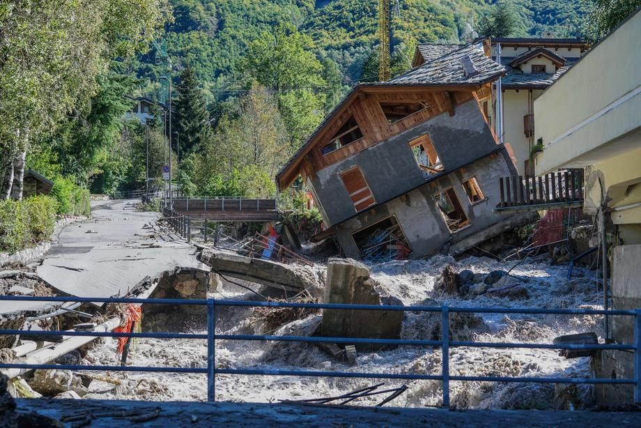 Furtuna Alex a făcut ravagii în Franţa şi Italia. Cel puţin două persoane au murit, iar alte nouă sunt date dispărute