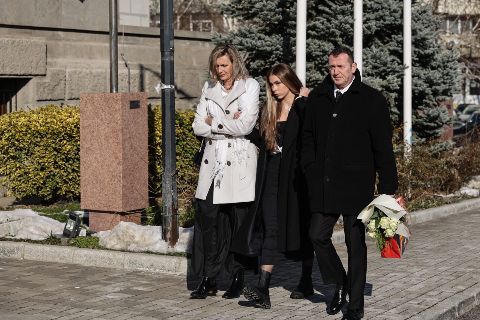 Imagini de la cununia civilă a lui Radu Drăgușin. Fotbalistul s-a căsătorit cu Ioana Stan