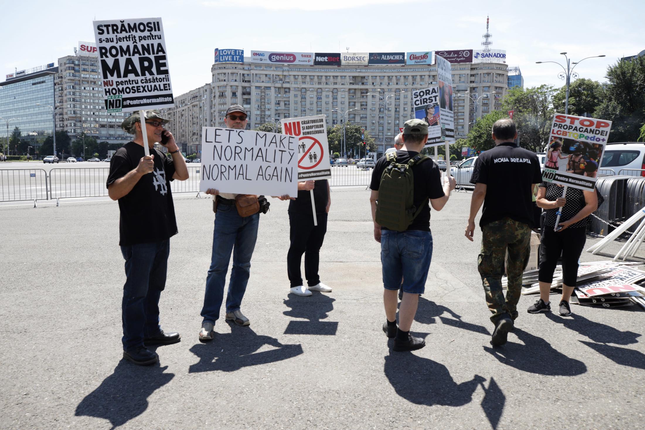 Aproape 25.000 de oameni au participat la Bucharest Pride, la câteva ore după ce 150 de persoane au luat parte la „Marșul normalității”